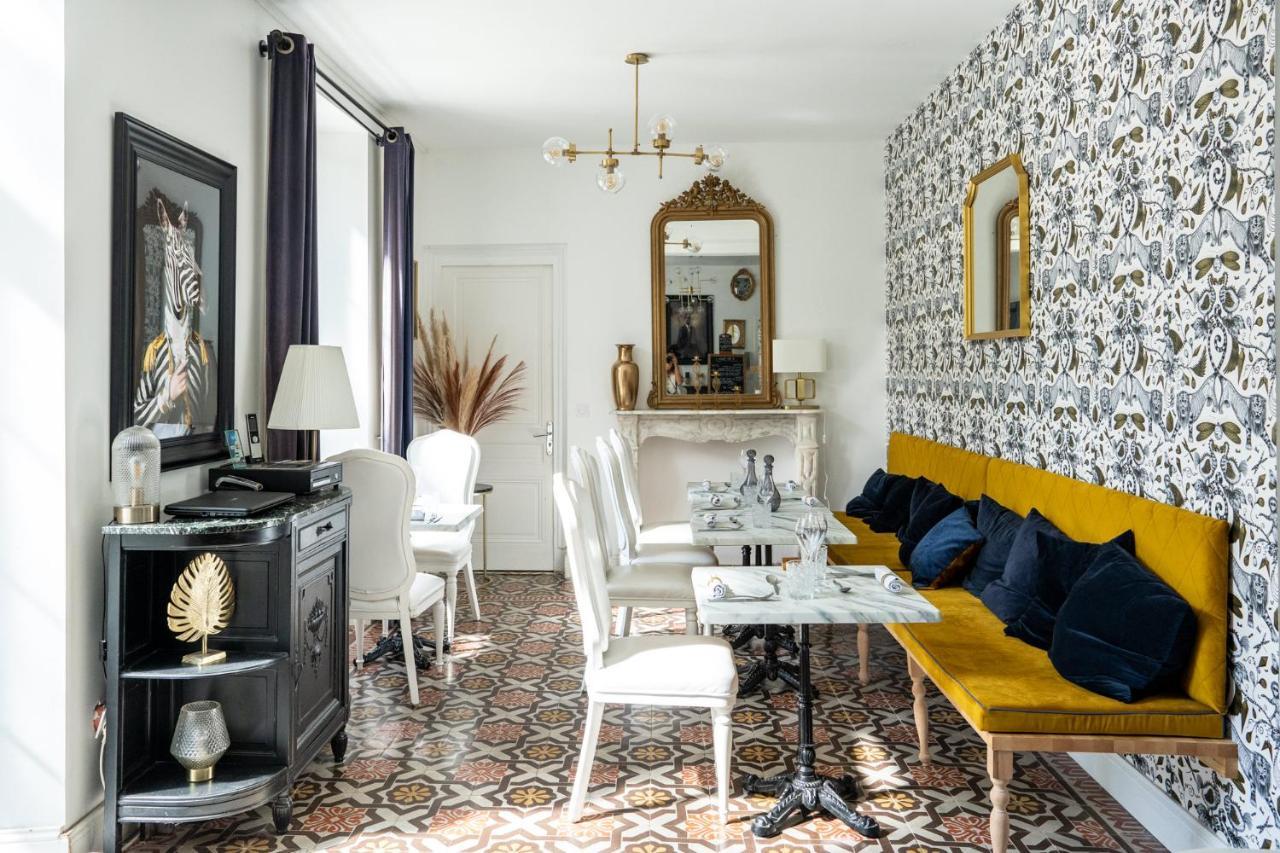 Chateau Des Ayes - Chambres & Suites Saint-Étienne-de-Saint-Geoirs Esterno foto