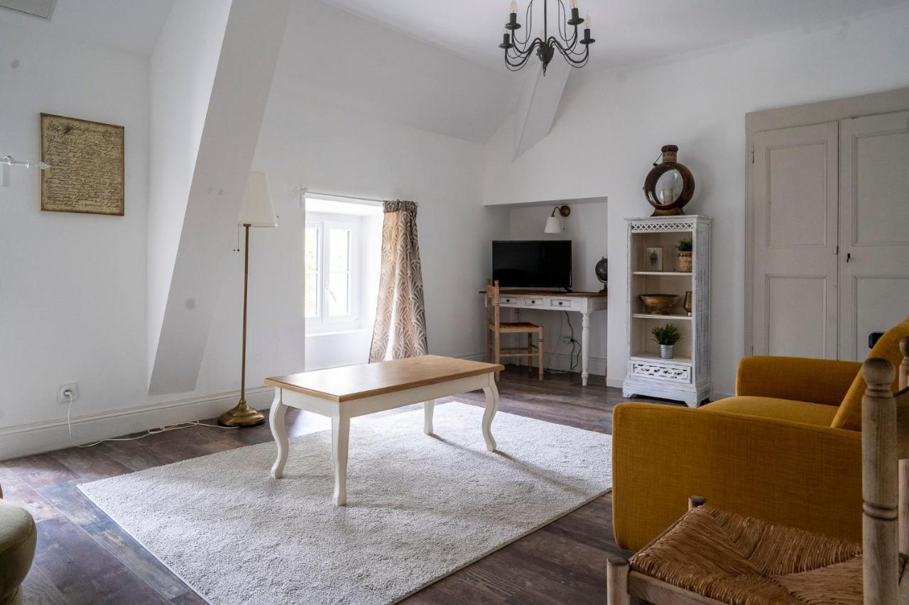 Chateau Des Ayes - Chambres & Suites Saint-Étienne-de-Saint-Geoirs Esterno foto